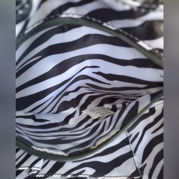 Women's gray and black faux snakeskin hobo Style bag with extra strap - Picture 11 of 13